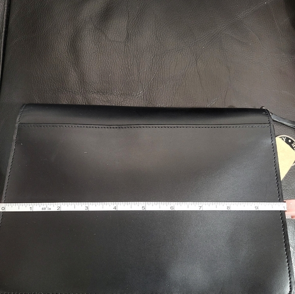 Dooney and bourke  clutch - Picture 14 of 14